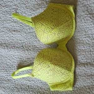 NWOT VS Geometric Lace Lightly Lined Demi Bra